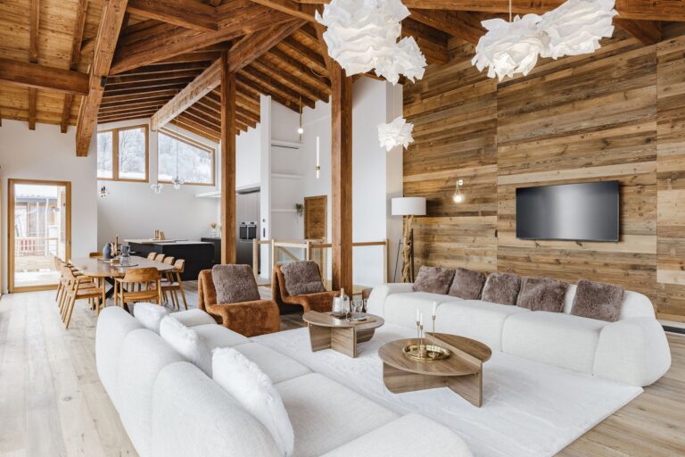 Salon et cuisine ouverte du chalet